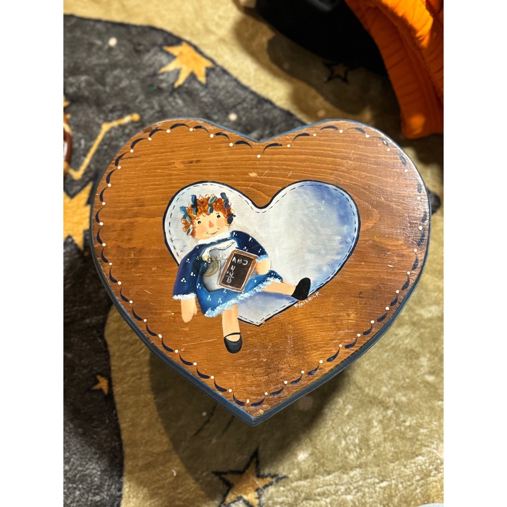 Vintage Heart Shaped Wooden Trinket Box Raggedy Ann Schoolhouse Decor 12x10x16 - Picture 1 of 4